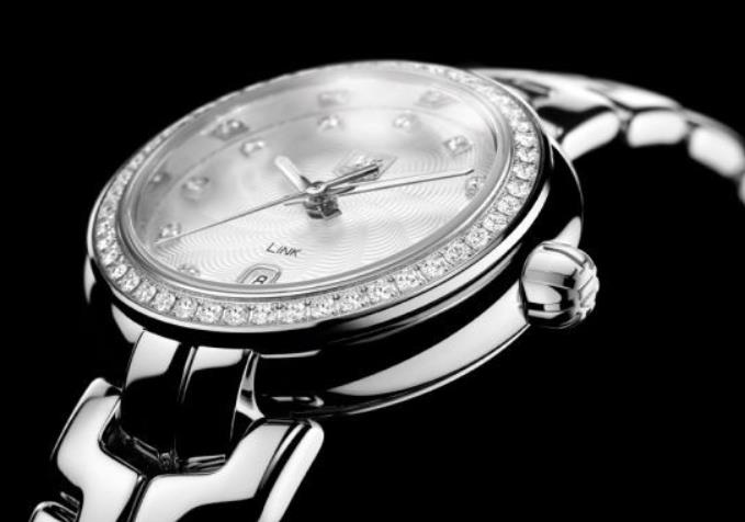 The stainless steel copy watches are decorated with diamonds.